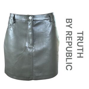 TRUTH BY REPUBLIC Vegan Leather Olive Green Mini Skirt w/Pockets, Size 8.
